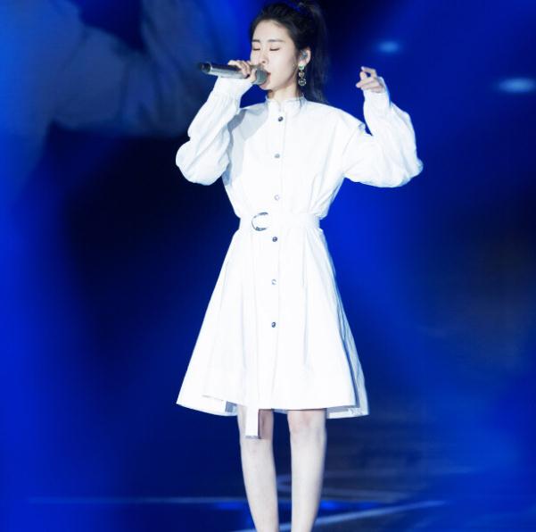 张碧晨和华晨宇分手了吗(那英和张碧晨四人合唱的歌) 张碧晨和华晨宇分手了吗(那英和张碧晨四人合唱的歌)