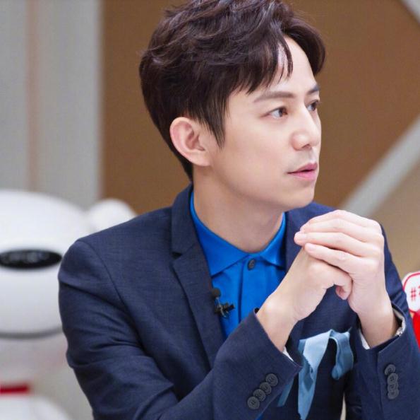 何炅怎么出名的(何炅费启鸣主持的综艺节目) 何炅怎么出名的(何炅费启鸣主持的综艺节目)