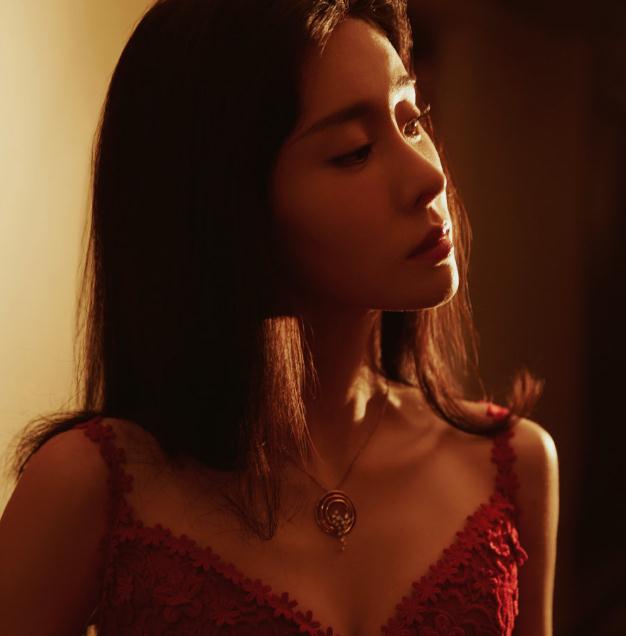 张碧晨拿话筒姿势(张碧晨刘亦菲撞脸) 张碧晨拿话筒姿势(张碧晨刘亦菲撞脸)