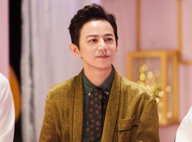 何炅怎么出名的(何炅费启鸣主持的综艺节目) 何炅怎么出名的(何炅费启鸣主持的综艺节目)