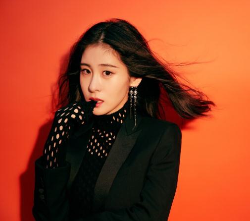 张碧晨拿话筒姿势(张碧晨刘亦菲撞脸) 张碧晨拿话筒姿势(张碧晨刘亦菲撞脸)